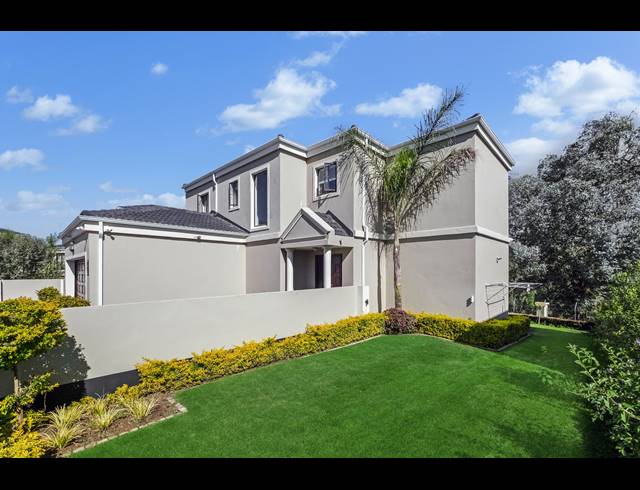 4 BEDROOM CLUSTER FOR SALE IN MAROELADAL